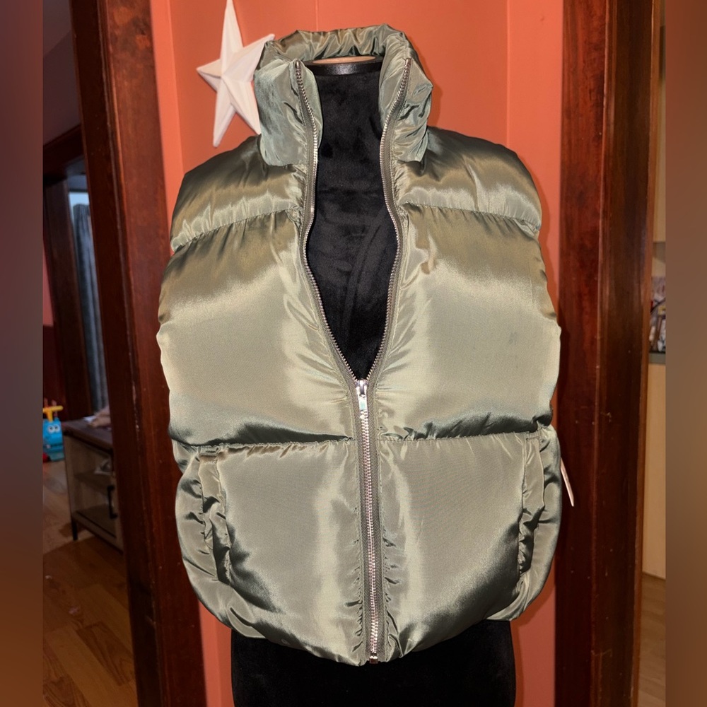NWT-Faded Rose puffer vest